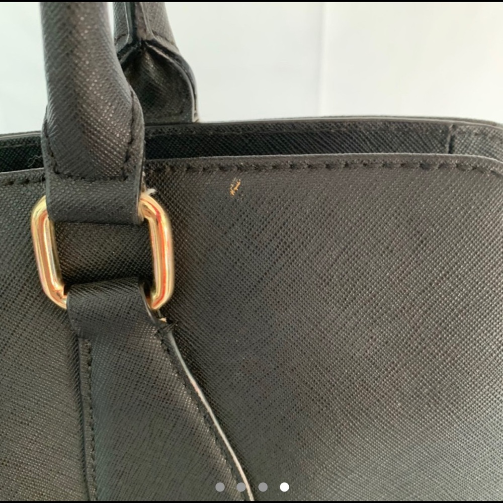 Classic black Calvin Klein purse - Picture 4 of 4